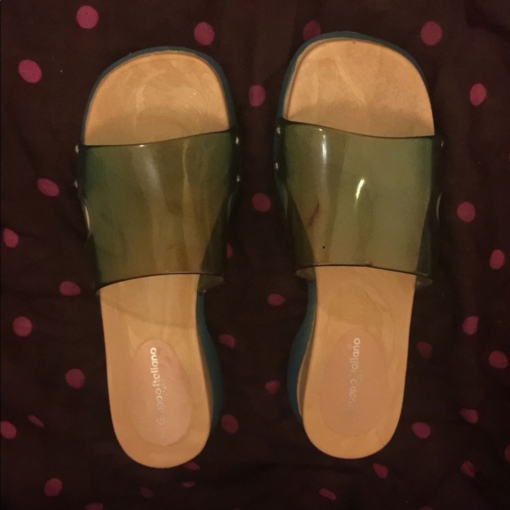 Wood and jelly green sandals